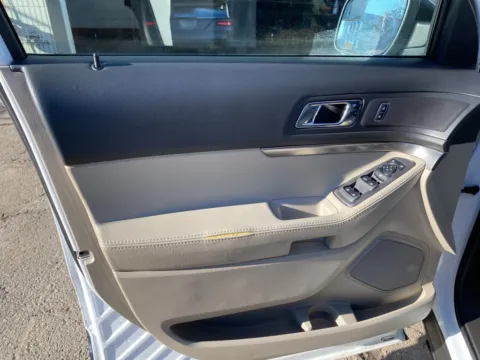 More photos of 2015 Ford Explorer at Wixom Motors, MI