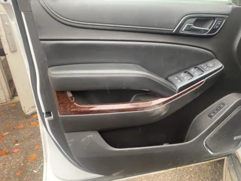 More photos of 2015 GMC Yukon XL SLT 1500 at Wixom Motors, MI