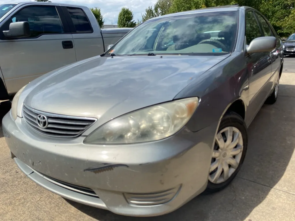 Gray 2005 Toyota Camry STD for sale in Wixom, MI