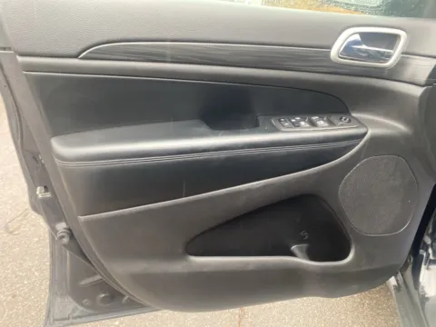 More photos of 2021 Jeep Grand Cherokee Laredo X at Wixom Motors, MI