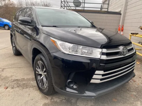 Red 2018 Toyota Highlander for sale in Wixom, MI