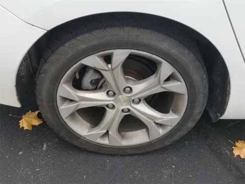 More photos of 2018 Chevrolet Cruze Premier at Wixom Motors, MI