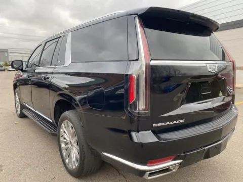 More photos of 2021 Cadillac Escalade ESV Premium at Wixom Motors, MI
