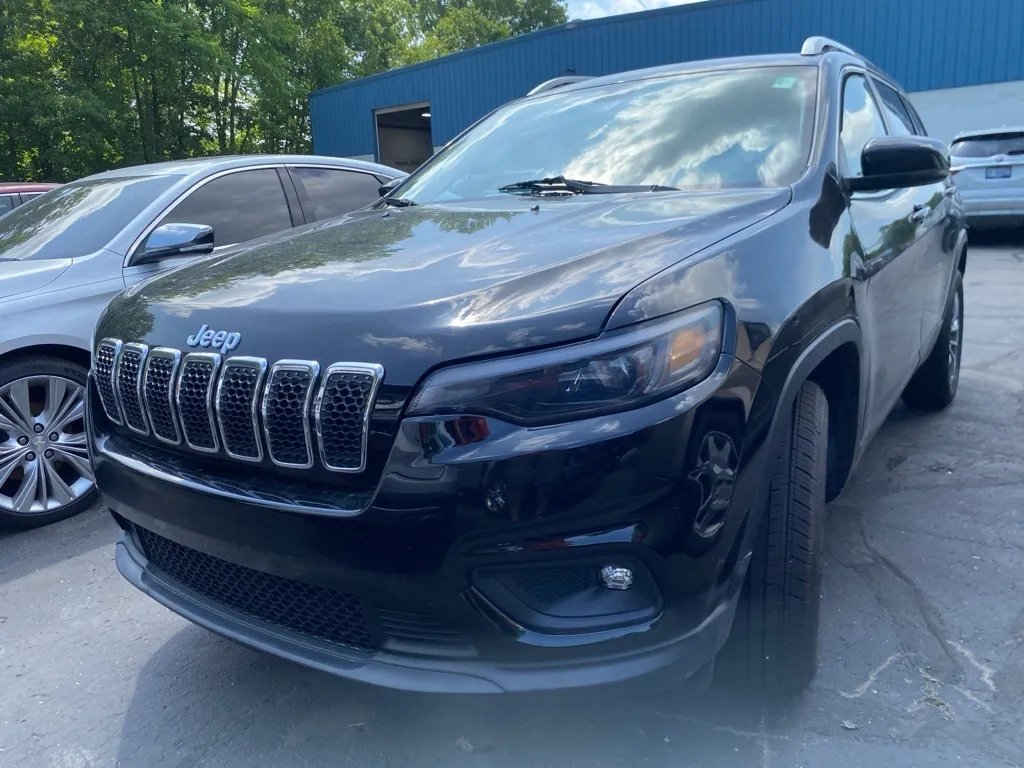 Black 2019 Jeep Cherokee Latitude Plus for sale in Wixom, MI