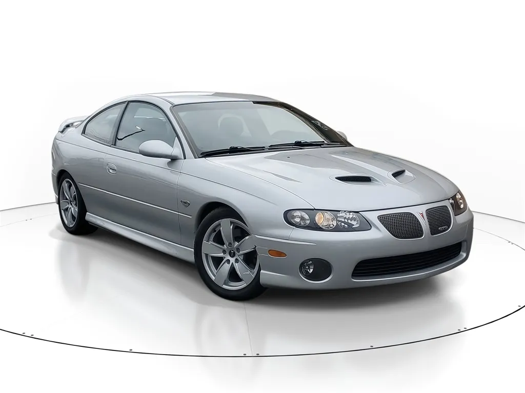 Silver 2006 Pontiac GTO for sale in Wixom, MI