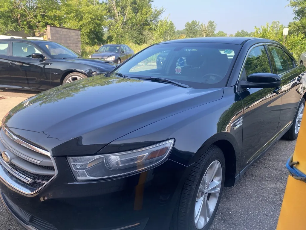 Black 2013 Ford Taurus SEL for sale in Wixom, MI