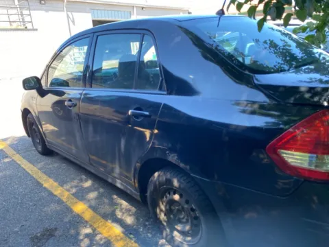 More photos of 2009 Nissan Versa 1.6 at Wixom Motors, MI