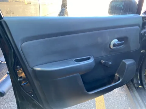 More photos of 2009 Nissan Versa 1.6 at Wixom Motors, MI