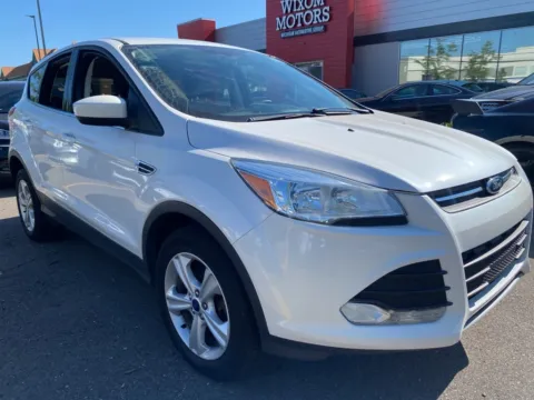 White 2015 Ford Escape SE for sale in Wixom, MI