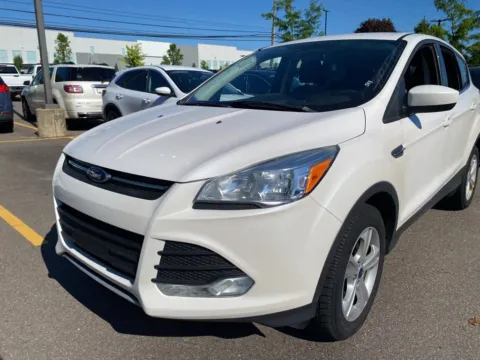 Photos of 2015 Ford Escape SE for sale in Wixom, MI at Wixom Motors