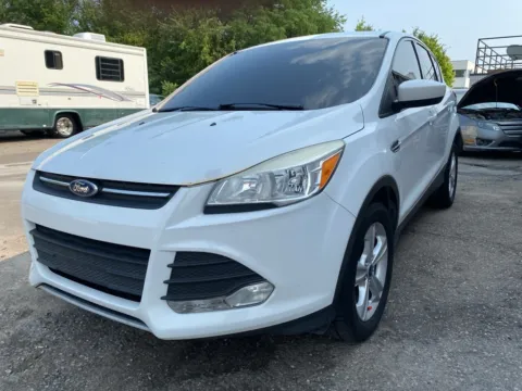 White 2015 Ford Escape SE for sale in Wixom, MI
