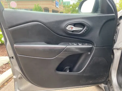 More photos of 2016 Jeep Cherokee Trailhawk at Wixom Motors, MI