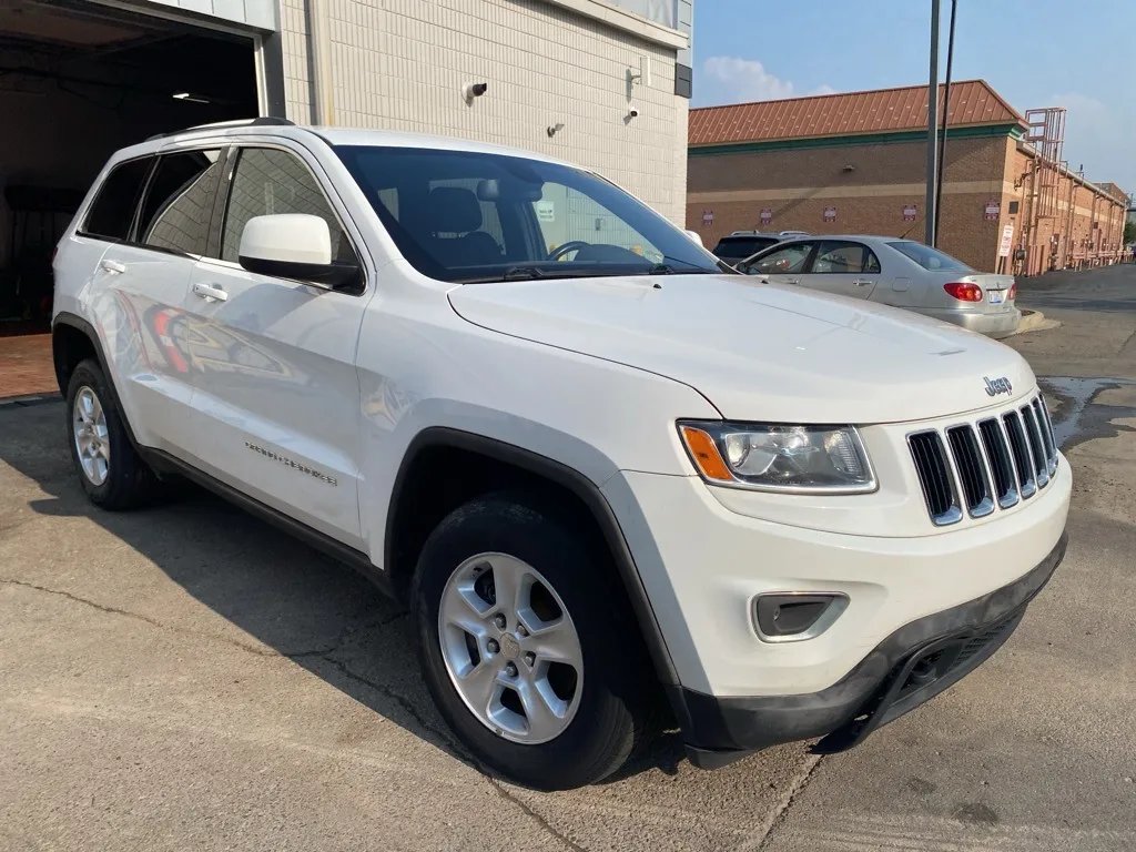 White 2015 Jeep Grand Cherokee Laredo for sale in Wixom, MI