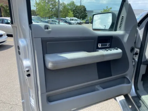 More photos of 2006 Ford F-150 Harley-Davidson at Wixom Motors, MI