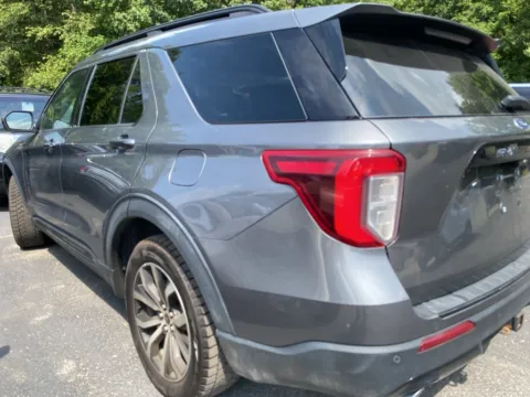 More photos of 2022 Ford Explorer ST-Line at Wixom Motors, MI