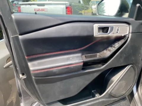 More photos of 2022 Ford Explorer ST-Line at Wixom Motors, MI