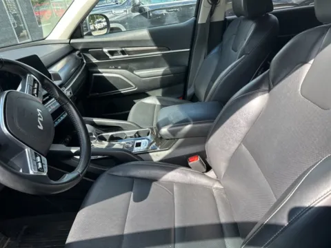 More photos of 2023 Kia Telluride LX at Wixom Motors, MI