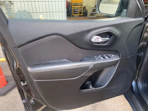 More photos of 2015 Jeep Cherokee Latitude at Wixom Motors, MI