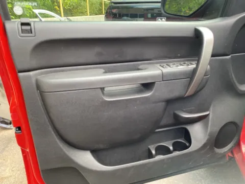 More photos of 2013 GMC Sierra 1500 SLE at Wixom Motors, MI