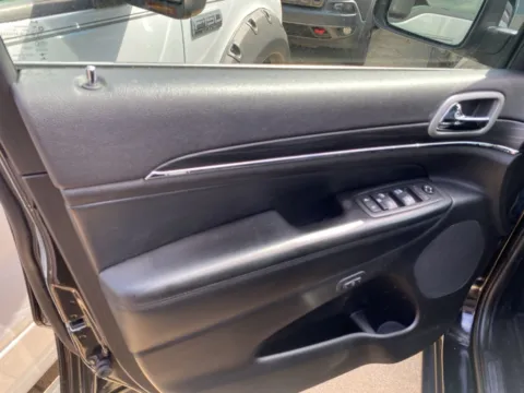 More photos of 2021 Jeep Grand Cherokee Limited at Wixom Motors, MI