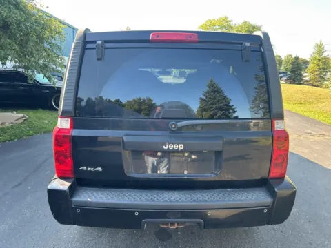 More photos of 2008 Jeep Commander Sport at Wixom Motors, MI