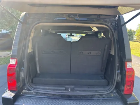 More photos of 2008 Jeep Commander Sport at Wixom Motors, MI