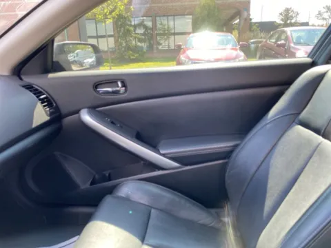 More photos of 2012 Nissan Altima 3.5 SR at Wixom Motors, MI