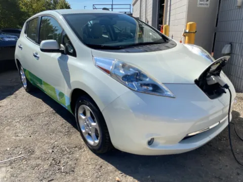 White 2011 Nissan Leaf SL for sale in Wixom, MI