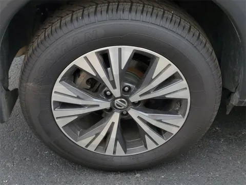 More photos of 2021 Nissan Rogue SV at Wixom Motors, MI