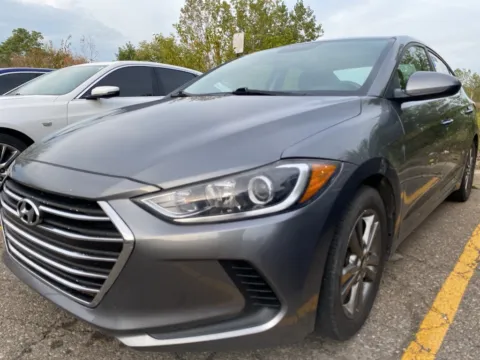 Gray 2018 Hyundai Elantra SEL for sale in Wixom, MI
