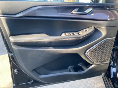 More photos of 2022 Jeep Grand Cherokee L Altitude at Wixom Motors, MI