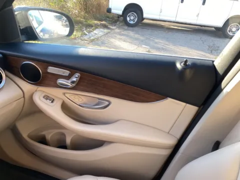 More photos of 2022 Mercedes-Benz GLC 300 at Wixom Motors, MI