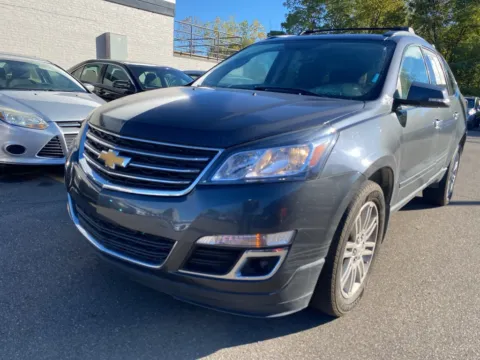 Gray 2014 Chevrolet Traverse LT for sale in Wixom, MI