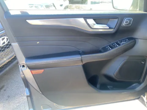More photos of 2021 Ford Escape Hybrid Titanium at Wixom Motors, MI