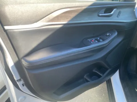 More photos of 2024 Jeep Grand Cherokee Limited at Wixom Motors, MI