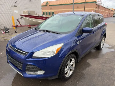 Blue 2014 Ford Escape SE for sale in Wixom, MI