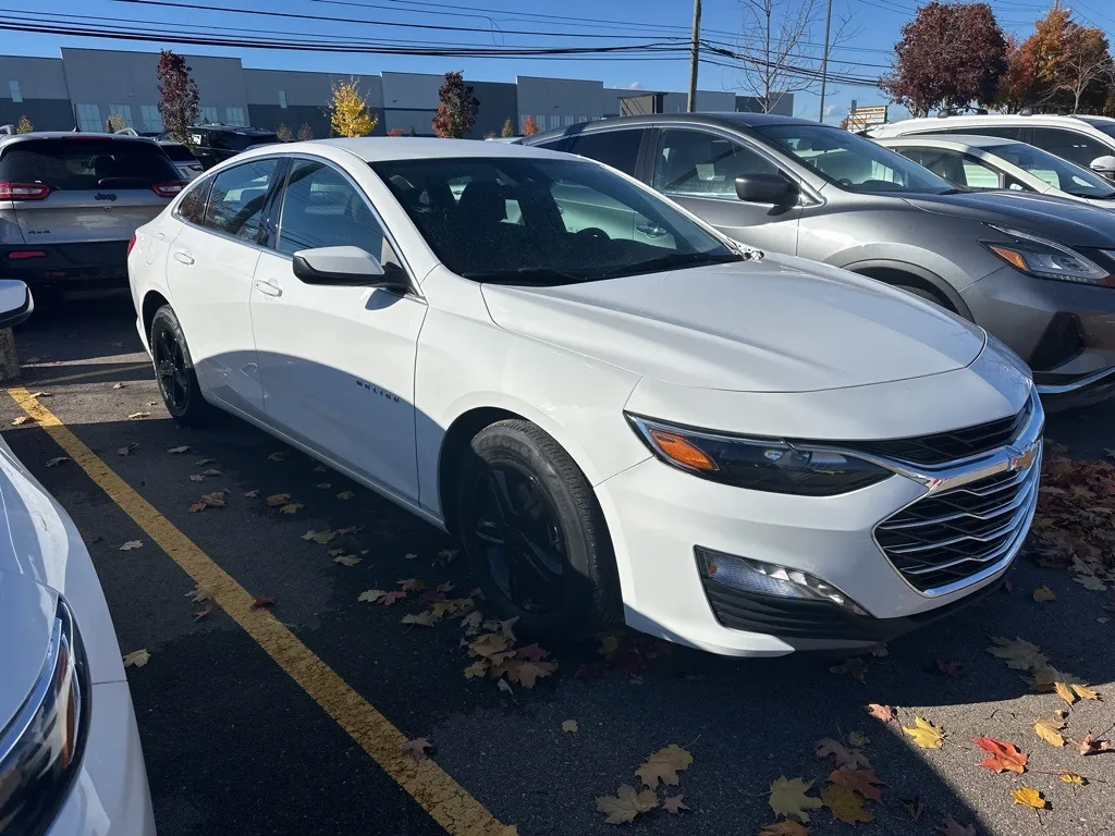 White 2024 Chevrolet Malibu LT for sale in Wixom, MI