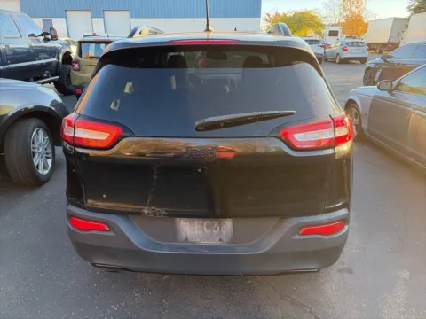 More photos of 2015 Jeep Cherokee Latitude at Wixom Motors, MI