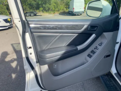 More photos of 2006 Toyota 4Runner Limited at Wixom Motors, MI