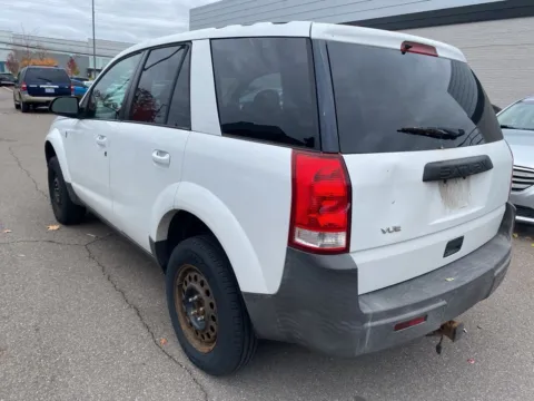 More photos of 2005 Saturn VUE at Wixom Motors, MI