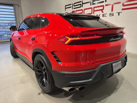 More photos of 2025 Lamborghini Urus SE at Fishers Imports - North West, IN