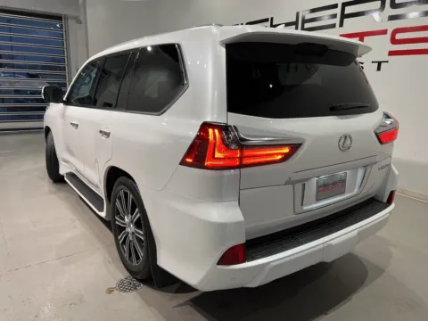 More photos of 2019 Lexus LX 570 at Fishers Imports - North West, IN