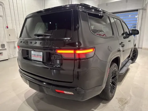 More photos of 2022 Jeep Wagoneer Series I at Fishers Imports - North West, IN