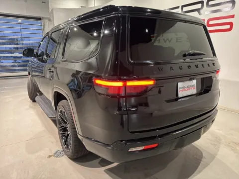More photos of 2022 Jeep Wagoneer Series I at Fishers Imports - North West, IN