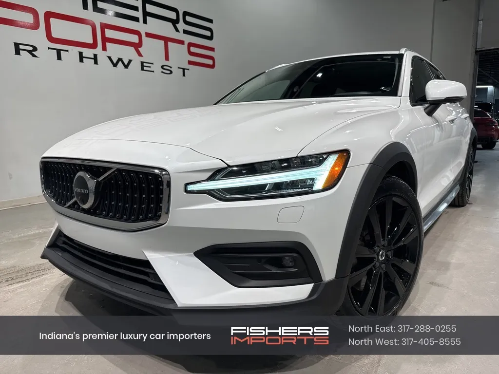 2023 Volvo V60 Cross Country Ultimate's photo