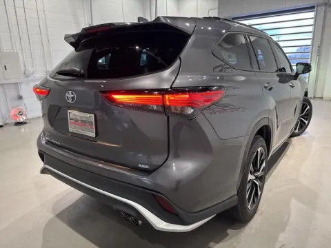 More photos of 2022 Toyota Highlander XSE at Fishers Imports - North West, IN
