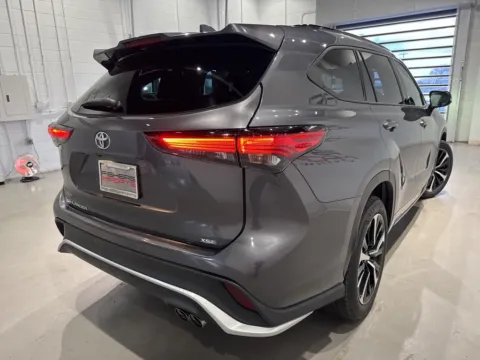 More photos of 2022 Toyota Highlander XSE at Fishers Imports - North West, IN