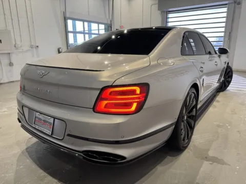 More photos of 2022 Bentley Flying Spur V8 at Fishers Imports - North West, IN