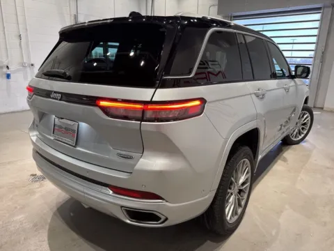 More photos of 2022 Jeep Grand Cherokee Summit 4xe at Fishers Imports - North West, IN
