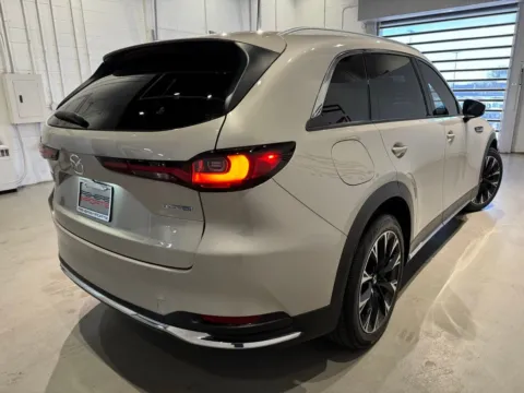 More photos of 2024 Mazda CX-90 PHEV Premium at Fishers Imports - North West, IN